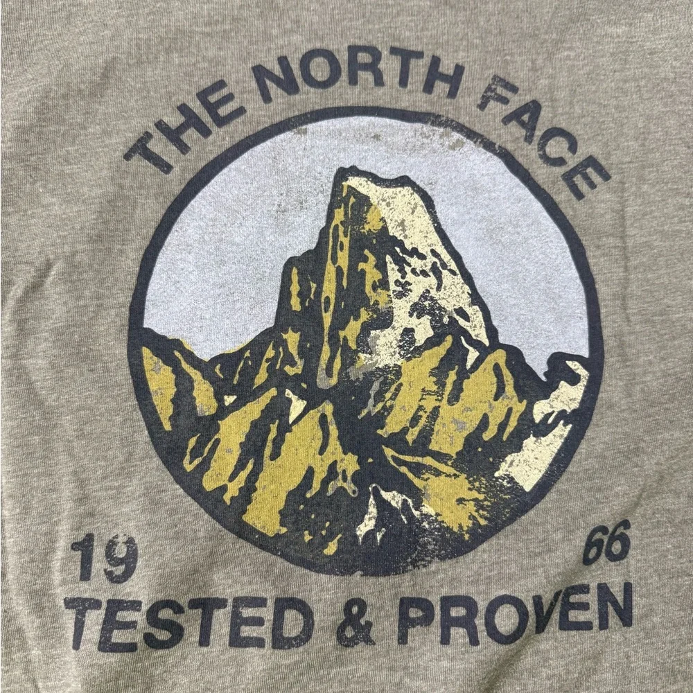 The North Face Standard Fit T-Shirt Bundle of 2 New NWT Graphic Tees - Picture 10 of 12